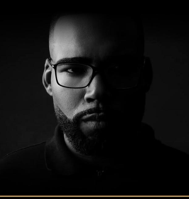 Thiago Santos, autor do ebook O Dinheiro Mora no Problema